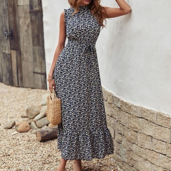 Floral Sleeveless Maxi Dress - Blue - Picture 6 of 10